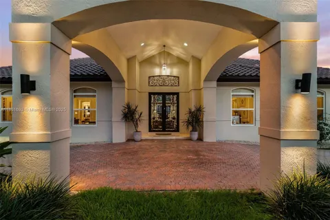 $4,250,000 | 12801 Old Cutler Road, Pinecrest, FL 33156