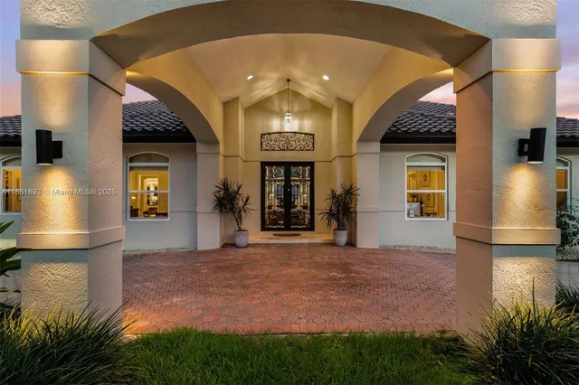 $4,595,000 | 12801 Old Cutler Road, Pinecrest, FL 33156