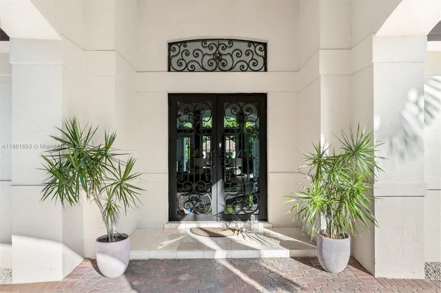 $4,595,000 | 12801 Old Cutler Road, Pinecrest, FL 33156