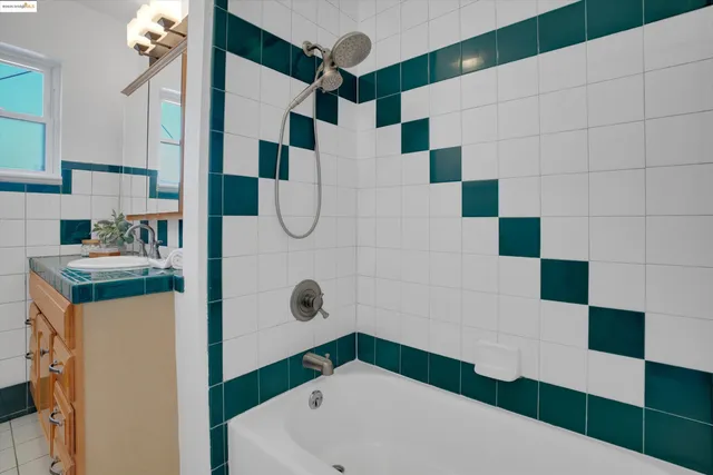 $1,050,000 | 1821 Grand Street, Alameda, CA 94501