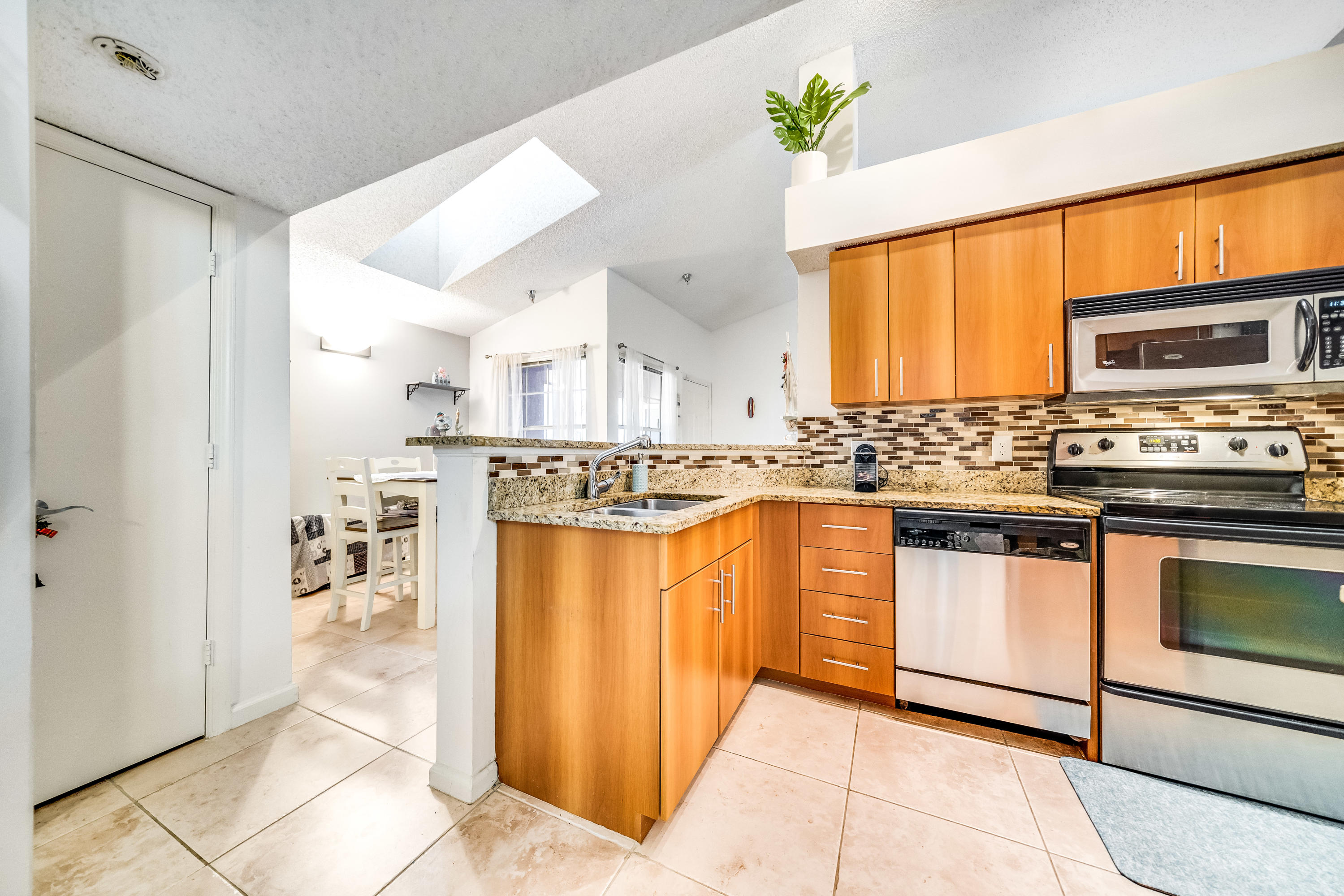 1125 Crystal Way, Unit F Delray Beach, FL 33444 - Photo 3 of 24 3