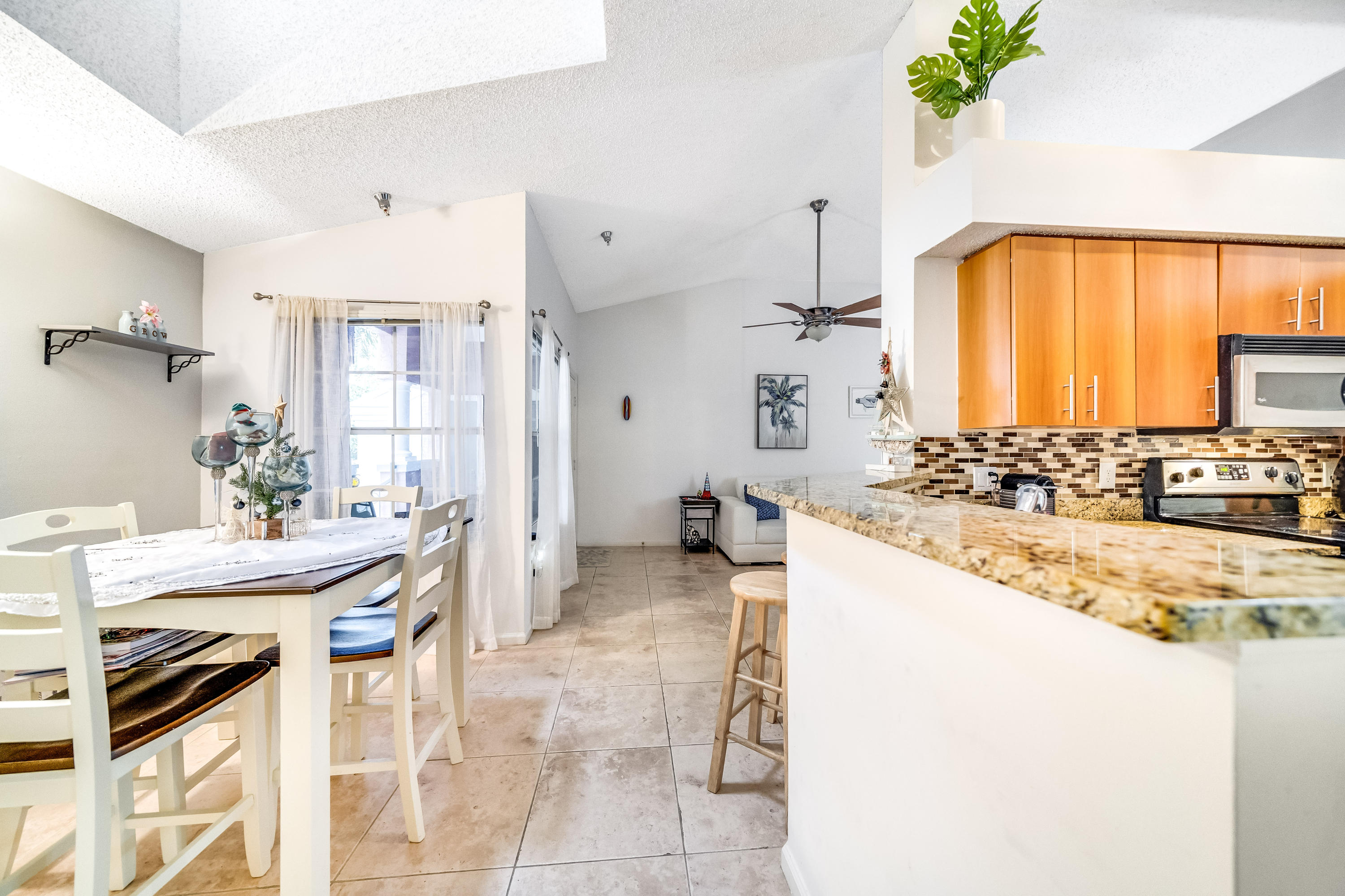 1125 Crystal Way, Unit F Delray Beach, FL 33444 - Photo 4 of 24 4