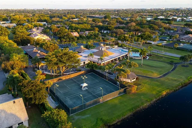 a view of a tennis court