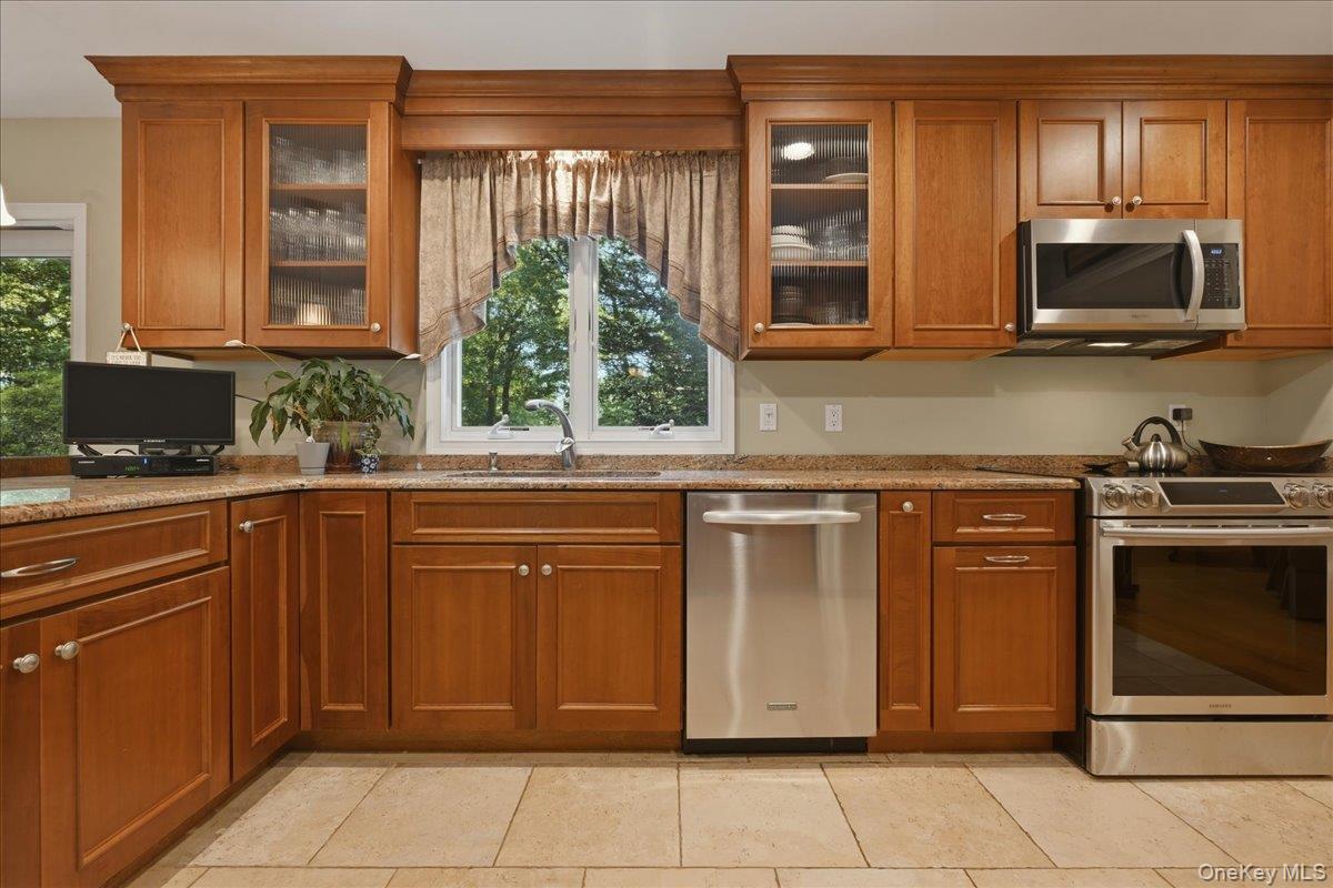 32 Scenic Hills Drive Ridge, NY 11961 - Photo 12 of 39
