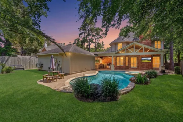 $700,000 | 26 Shady Pond Place, The Woodlands, TX 77382
