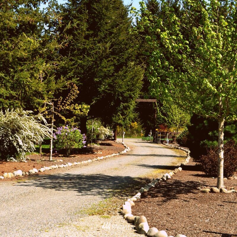 12517 Moes Road Southeast Rainier, WA 98576 - Photo 3 of 25 Gallery Image 3