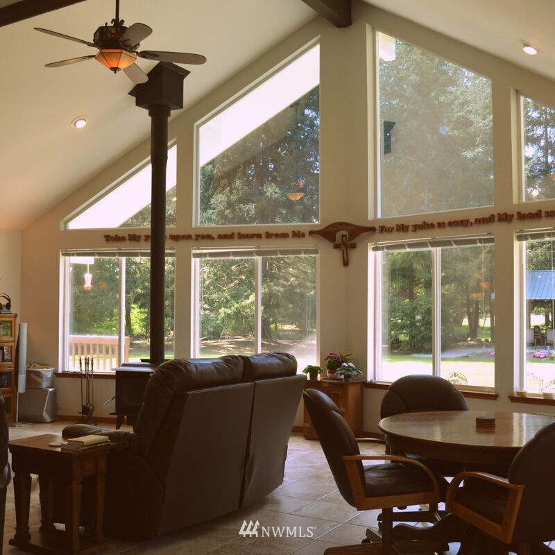 12517 Moes Road Southeast Rainier, WA 98576 - Photo 4 of 25 Gallery Image 4
