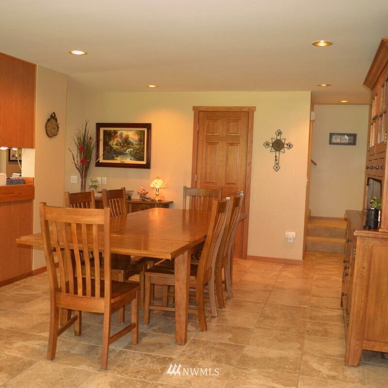 12517 Moes Road Southeast Rainier, WA 98576 - Photo 5 of 25 Gallery Image 5