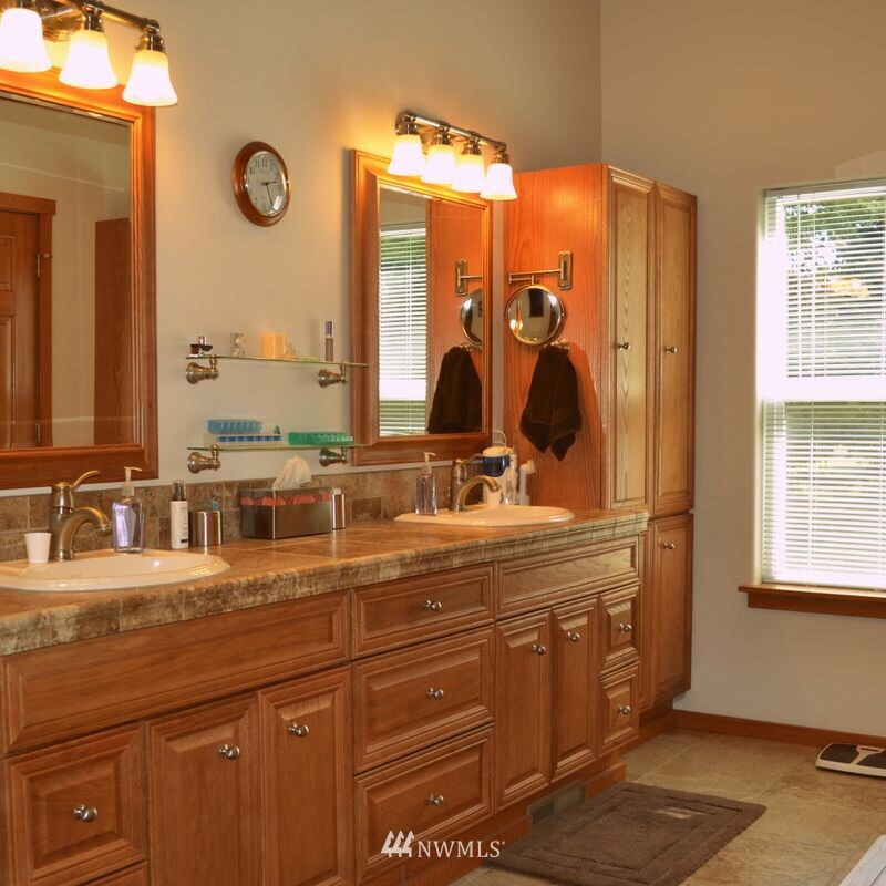 12517 Moes Road Southeast Rainier, WA 98576 - Photo 7 of 25 Gallery Image 7