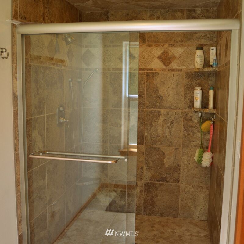 12517 Moes Road Southeast Rainier, WA 98576 - Photo 8 of 25 Gallery Image 8