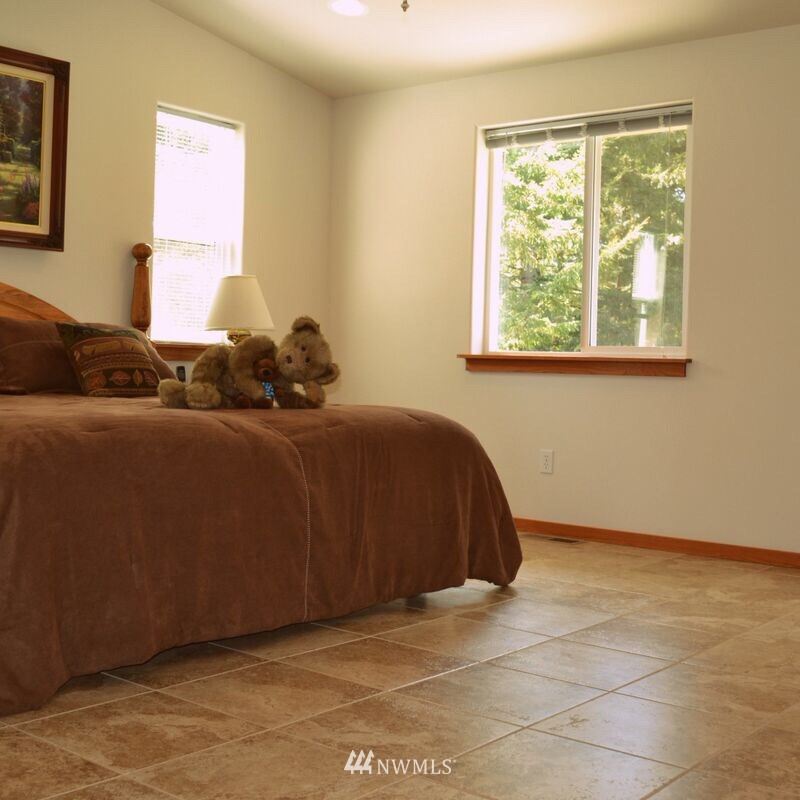 12517 Moes Road Southeast Rainier, WA 98576 - Photo 9 of 25 Gallery Image 9