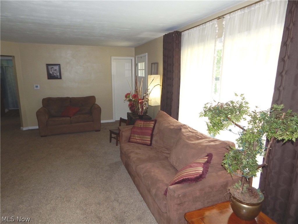 893 Brunsdorph Road Akron, OH 44333 - Photo 5 of 12