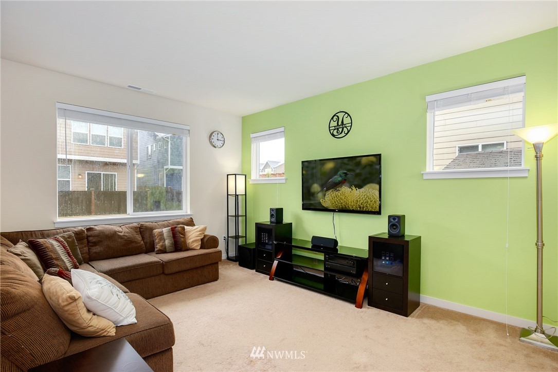685 Ilwaco Place Northeast Renton, WA 98059 - Photo 2 of 23 Gallery Image 2