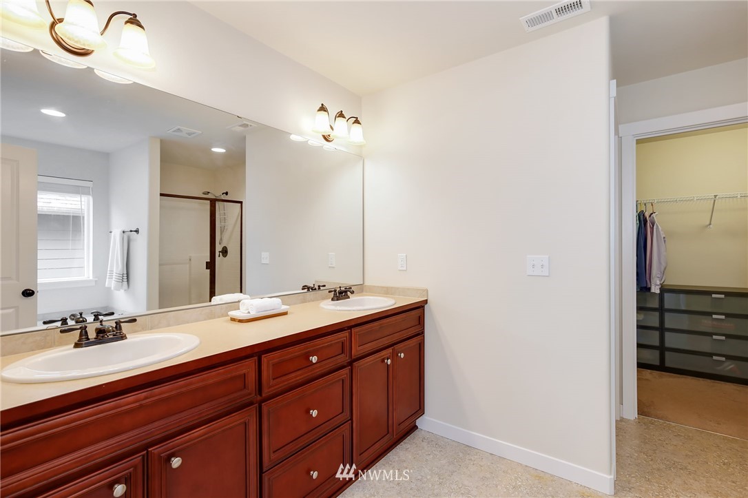 685 Ilwaco Place Northeast Renton, WA 98059 - Photo 13 of 23 Gallery Image 13
