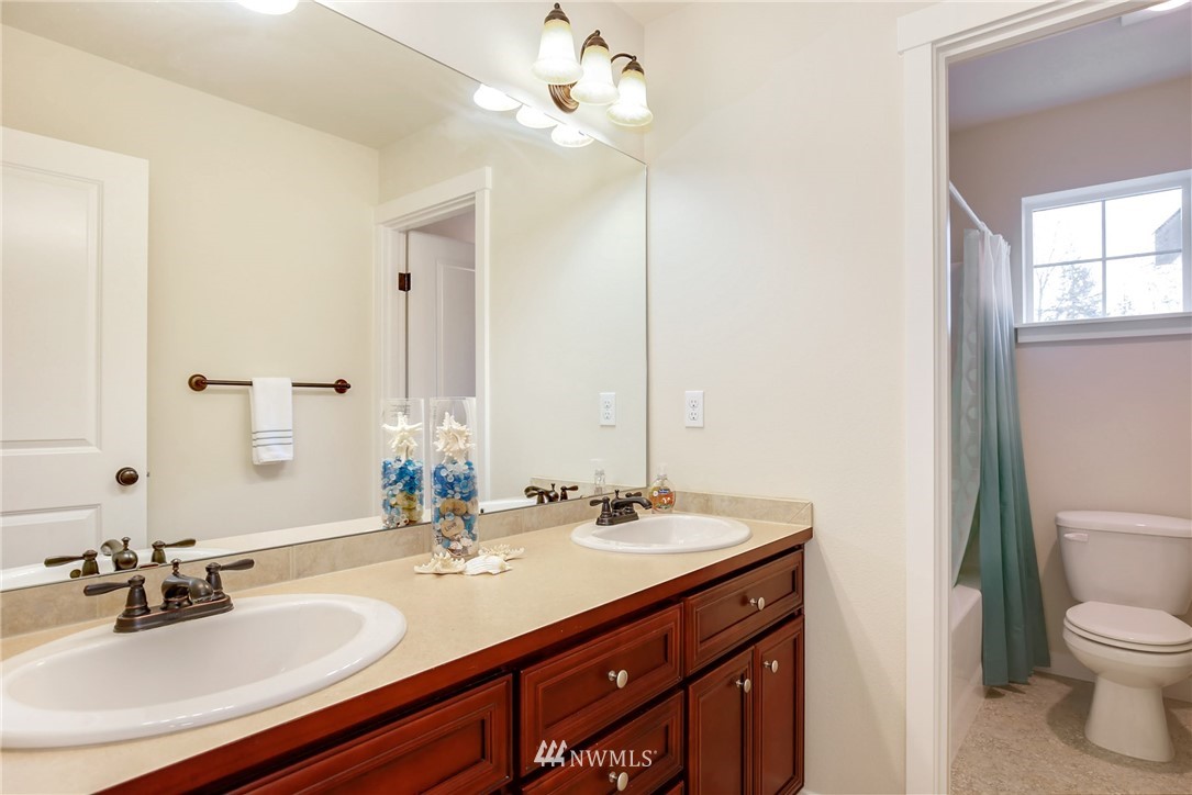 685 Ilwaco Place Northeast Renton, WA 98059 - Photo 18 of 23 Gallery Image 18