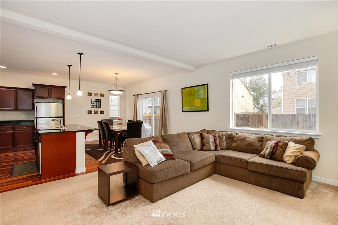 685 Ilwaco Place Northeast Renton, WA 98059 - Photo 3 of 23 Gallery Image 3