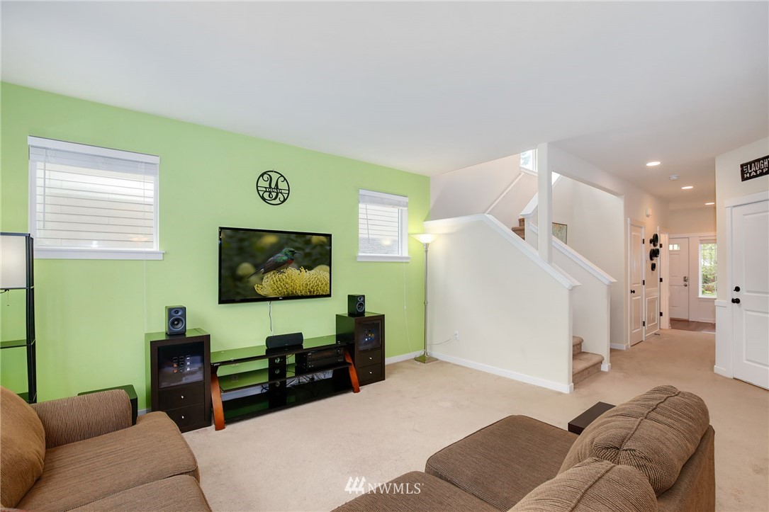 685 Ilwaco Place Northeast Renton, WA 98059 - Photo 4 of 23 Gallery Image 4