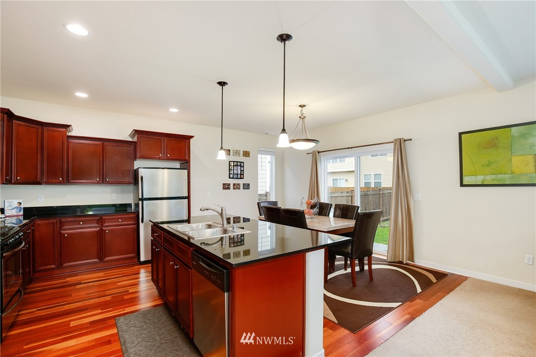 685 Ilwaco Place Northeast Renton, WA 98059 - Photo 7 of 23 Gallery Image 7