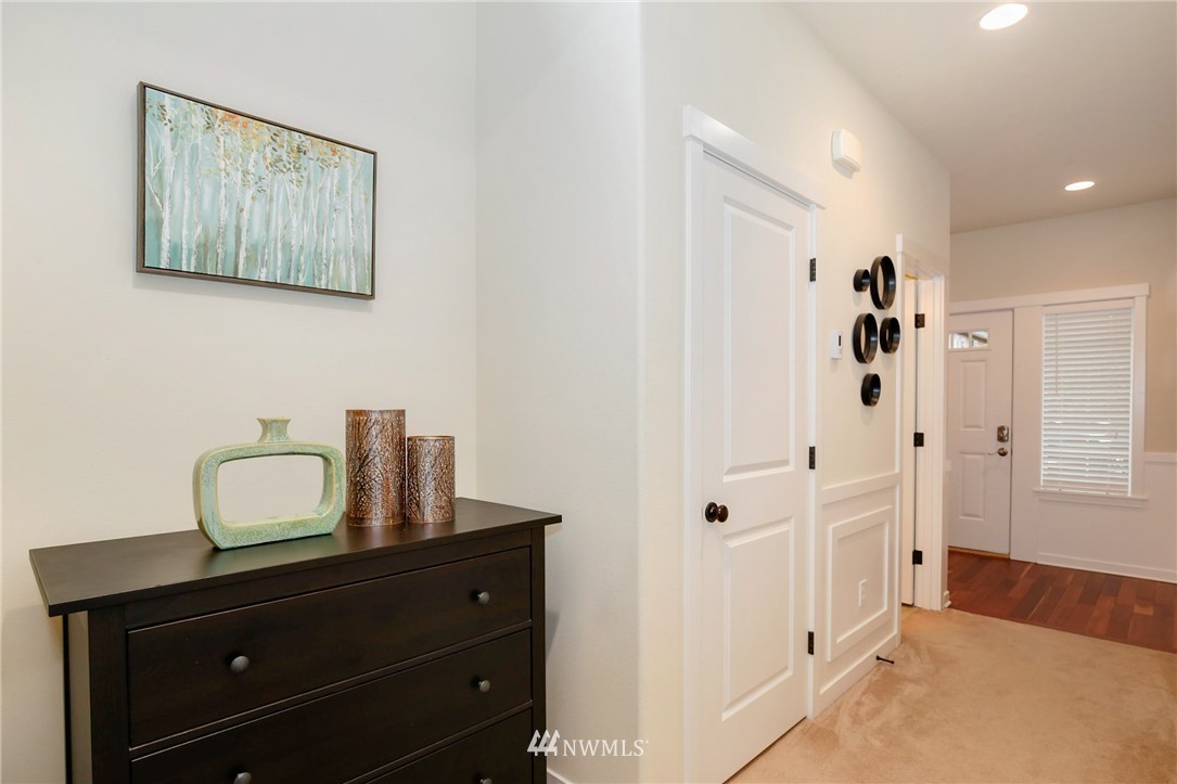 685 Ilwaco Place Northeast Renton, WA 98059 - Photo 9 of 23 Gallery Image 9