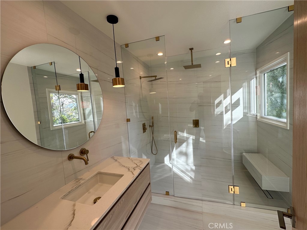 338 West Kenneth Road Glendale, CA 91202 - Photo 9 of 18