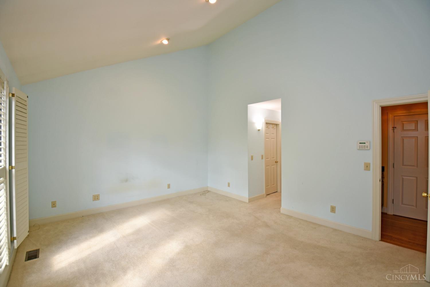 8849 Montgomery Road Cincinnati, OH 45236 - Photo 18 of 43