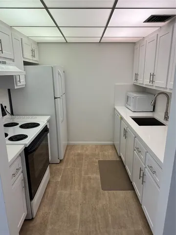 $1,740 | 13255 Southwest 9th Court, Unit 211G, Pembroke Pines, FL 33027
