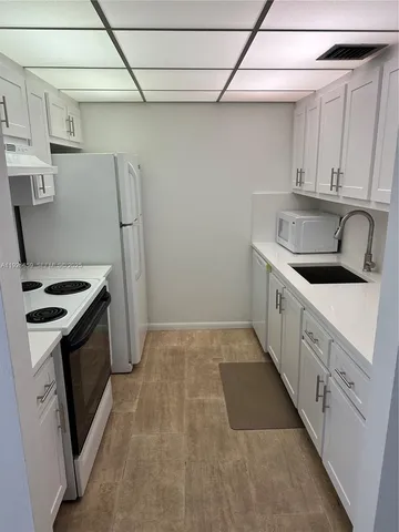 $1,740 | 13255 Southwest 9th Court, Unit 211G, Pembroke Pines, FL 33027