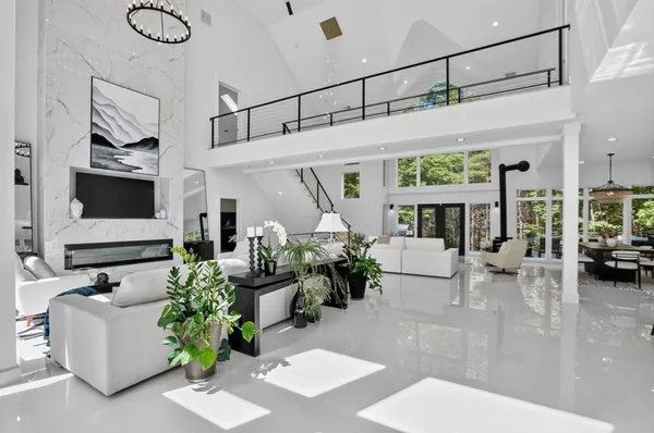 $2,500,000 | 8 Mill Road, Rowley, MA 01969