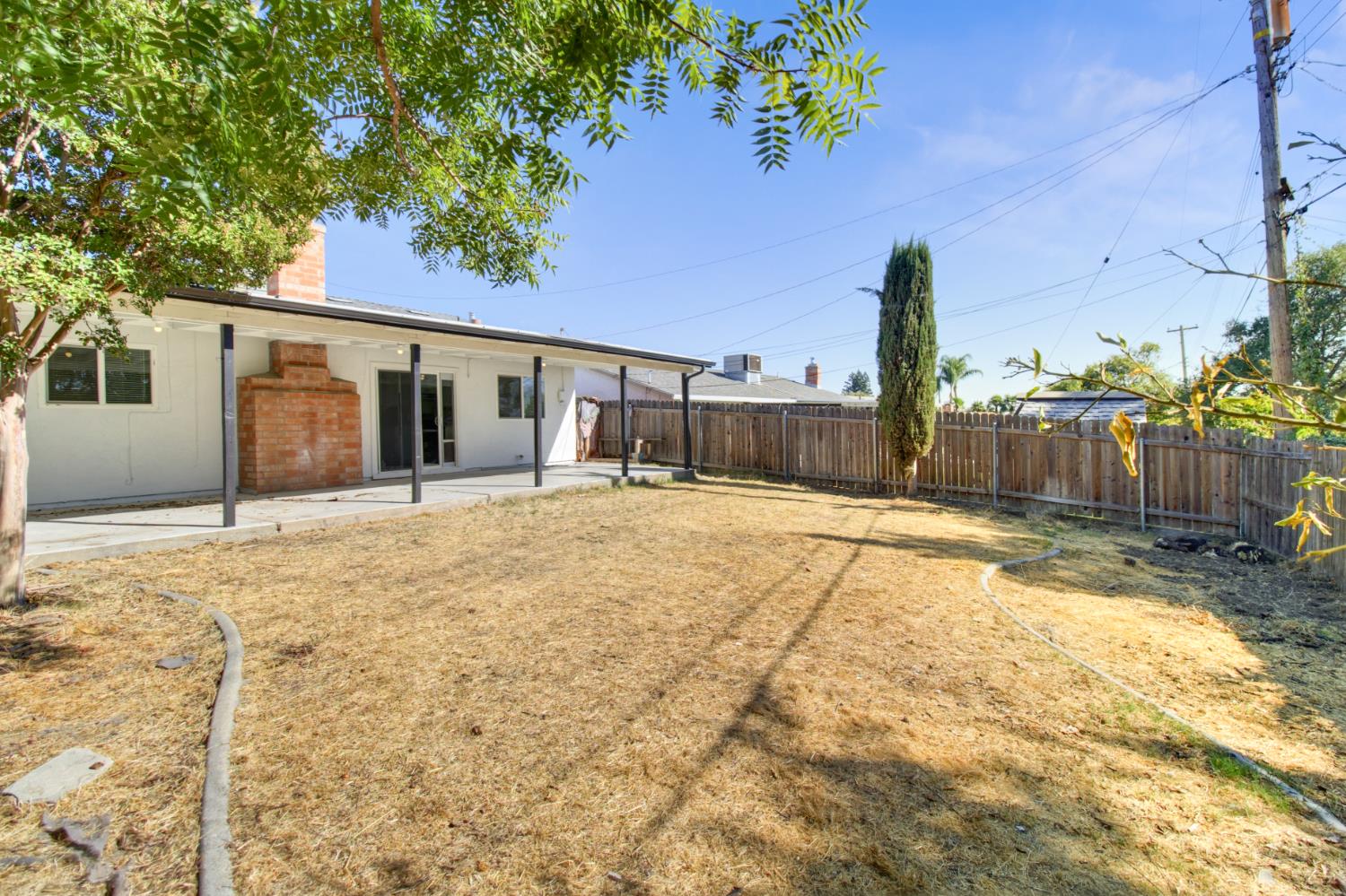 124 Fargo Way Folsom, CA 95630 - Photo 55 of 60 a house with trees in front of it