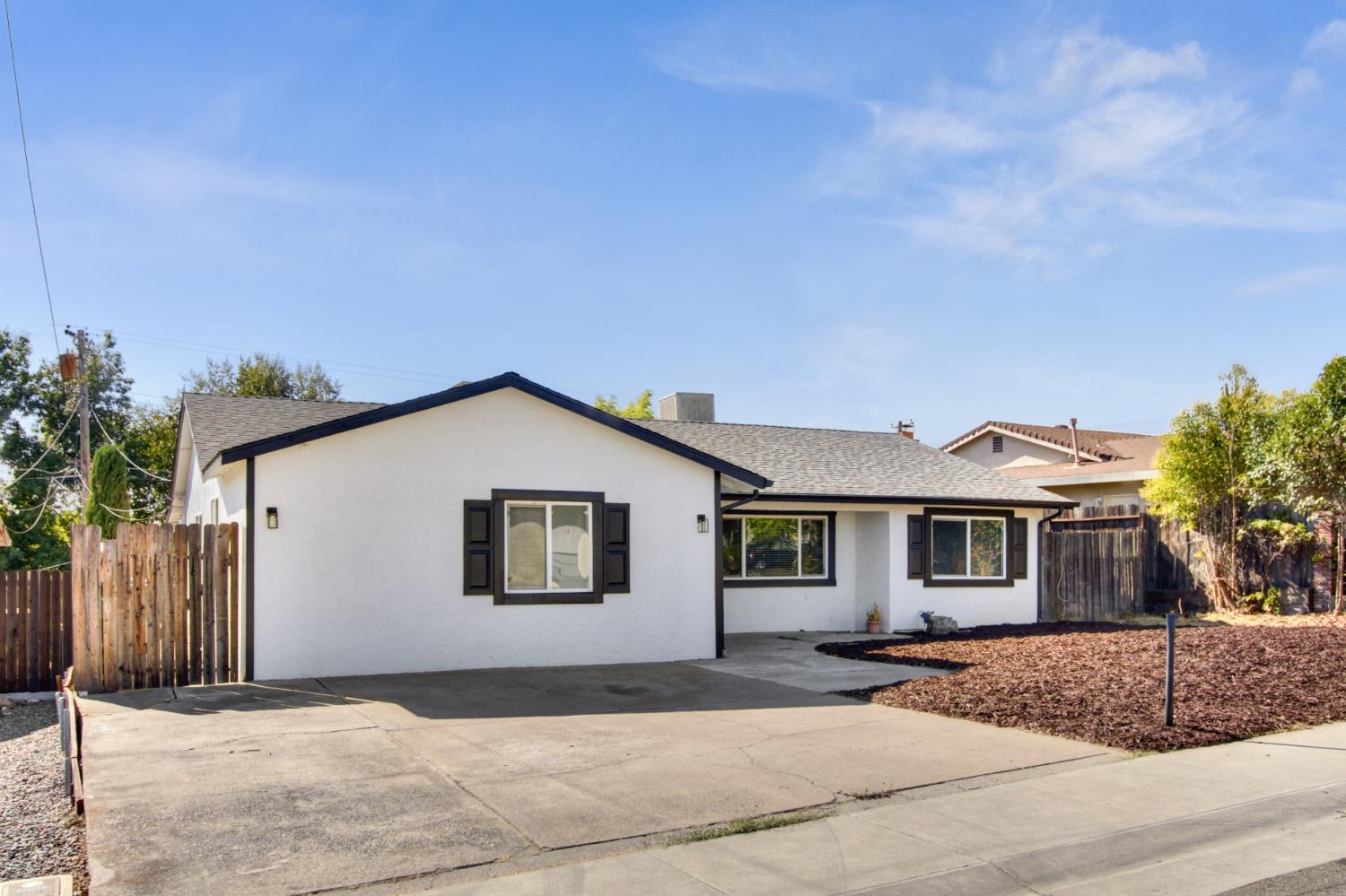 124 Fargo Way Folsom, CA 95630 - Photo 59 of 60 a front view of a house with a garage