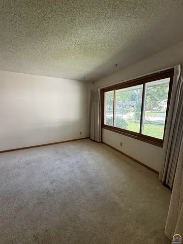 $175,000 | 916 Garfield Street, Emporia, KS 66801