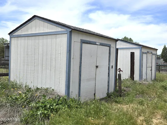 a view of a backyard of the house