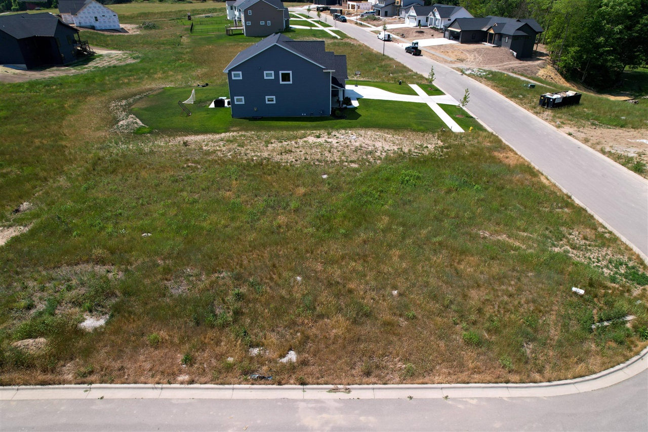184 Tallman Rdg Court Southwest Walker, MI 49534 - Photo 2 of 5