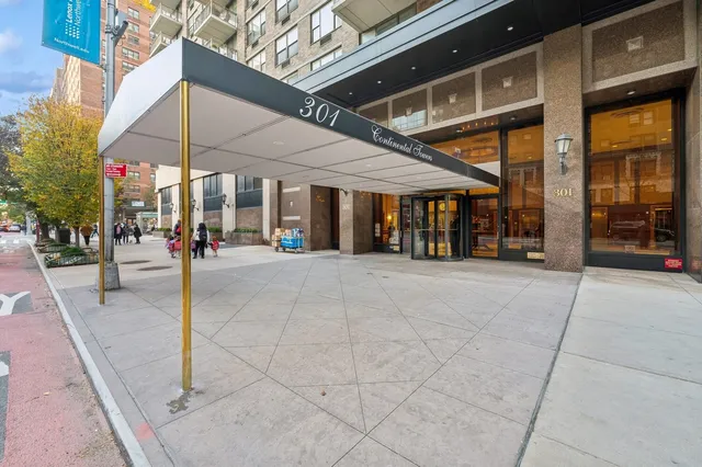 $5,250 | 301 East 79th Street, Unit 21S | Upper East Side