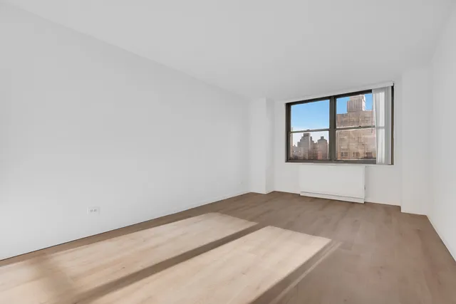 $5,250 | 301 East 79th Street, Unit 21S | Upper East Side