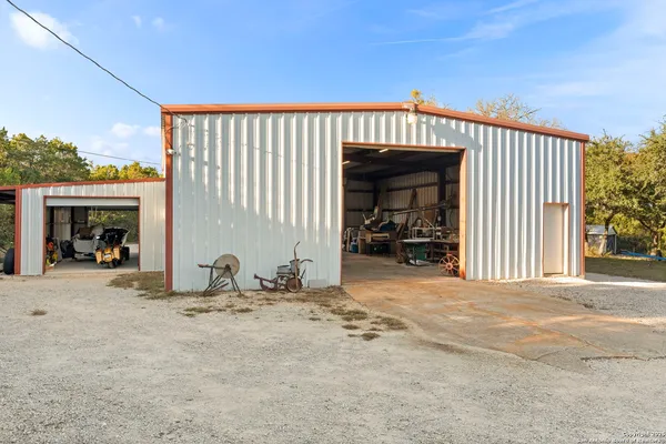 $725,000 | 4335 Mail Rte Road, Fischer, TX 78623