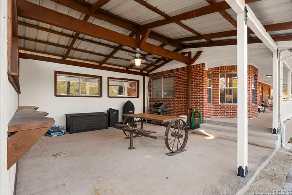 $725,000 | 4335 Mail Rte Road, Fischer, TX 78623