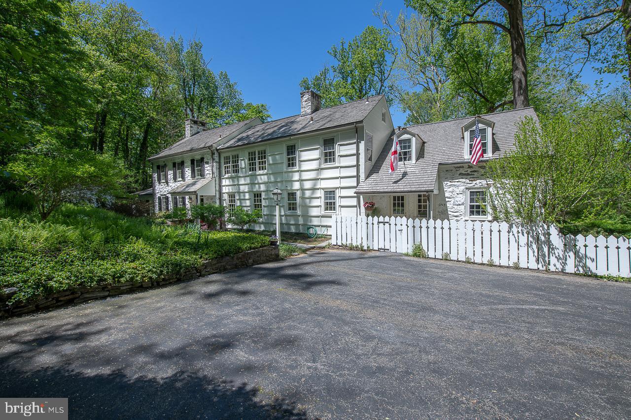 20 Righters Mill Road Gladwyne, PA 19035 - Photo 3 of 48 Expansive Driveway