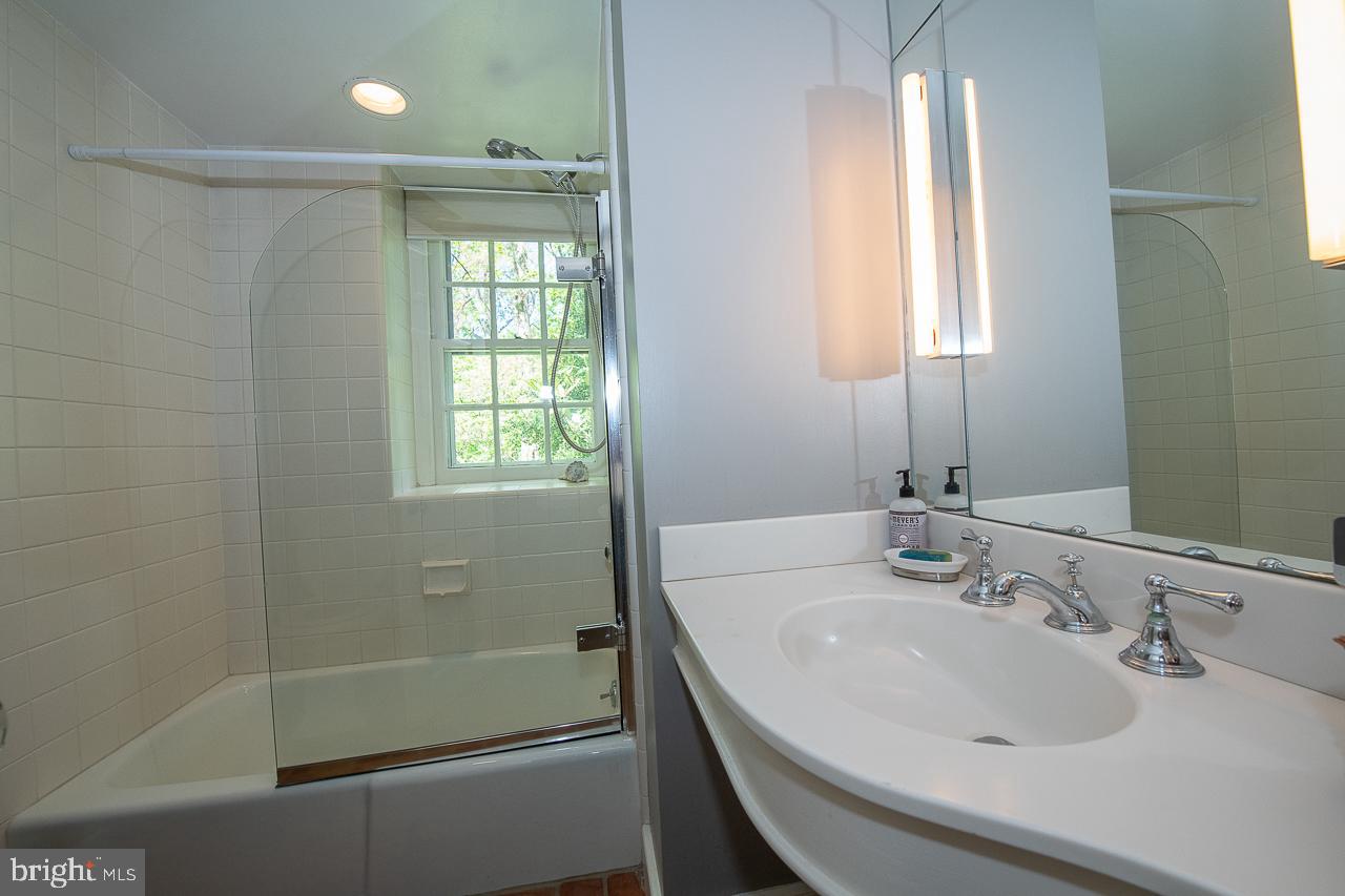 20 Righters Mill Road Gladwyne, PA 19035 - Photo 24 of 48 First Floor full bath