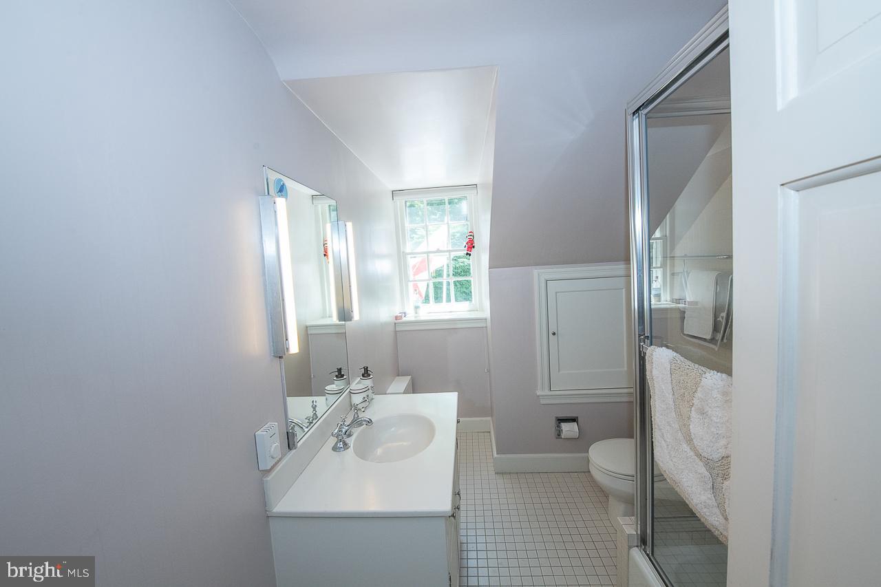 20 Righters Mill Road Gladwyne, PA 19035 - Photo 32 of 48 Hall Bath