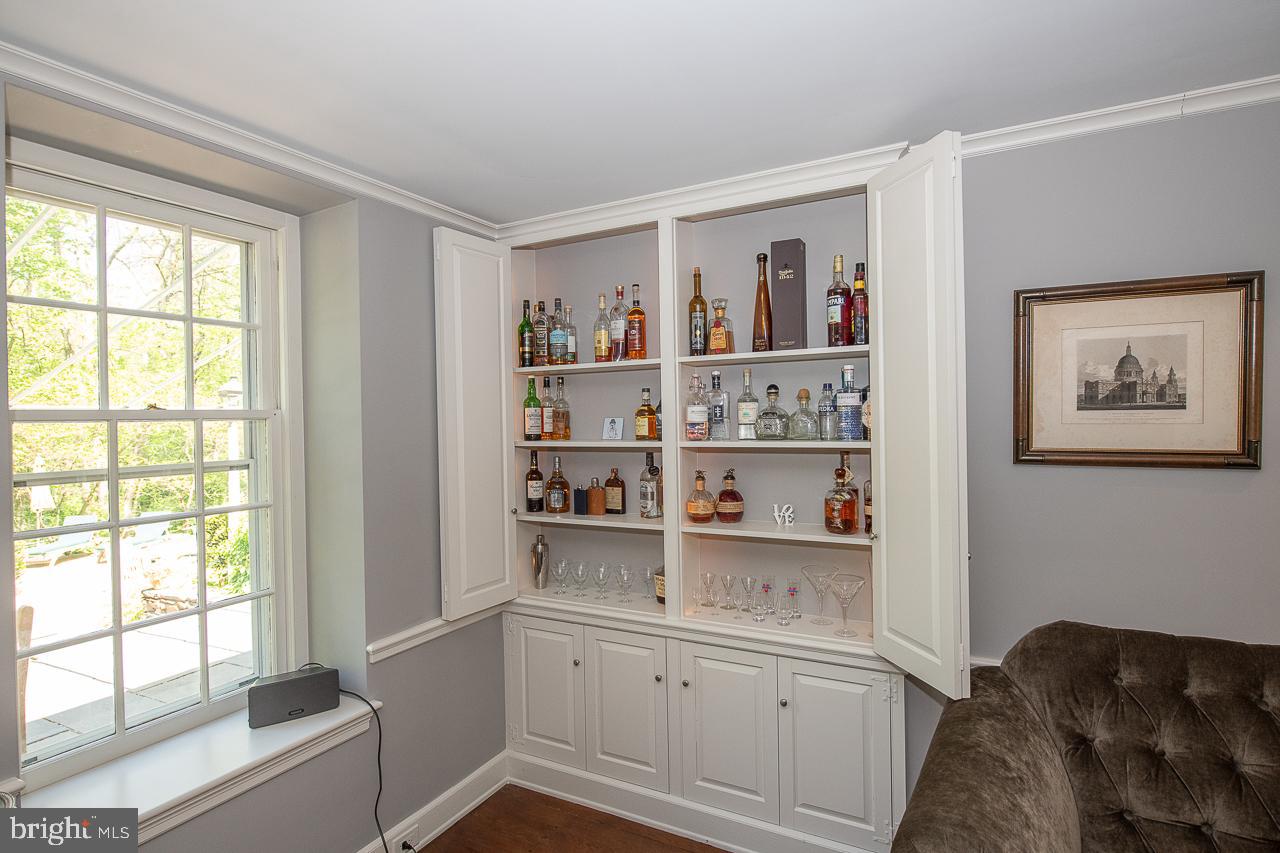 20 Righters Mill Road Gladwyne, PA 19035 - Photo 8 of 48 Quaker Bar