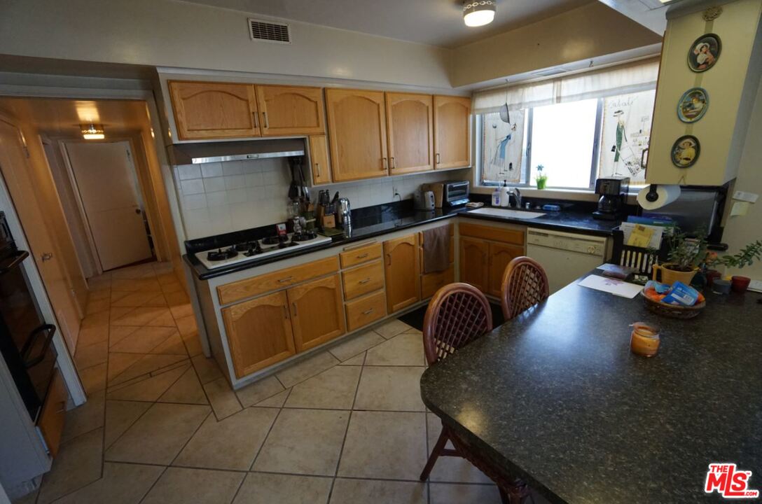 8118 West 83rd Street Playa del Rey, CA 90293 - Photo 5 of 8 Gallery Image 5