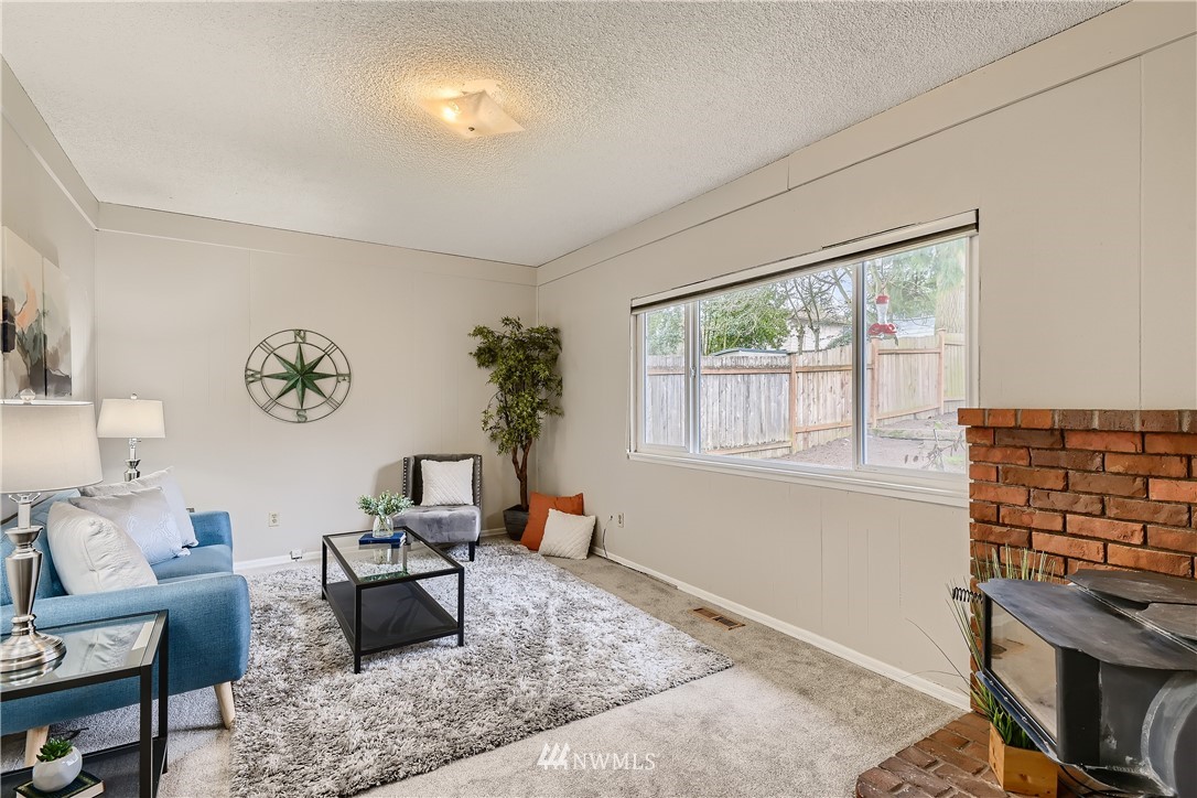 706 221st Street Southwest Bothell, WA 98021 - Photo 14 of 27 a living room with furniture and a window