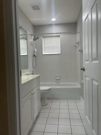$2,400 | 1107 Via Jardin, Riviera Beach, FL 33418