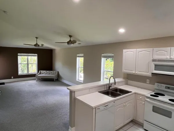 $2,400 | 1107 Via Jardin, Riviera Beach, FL 33418
