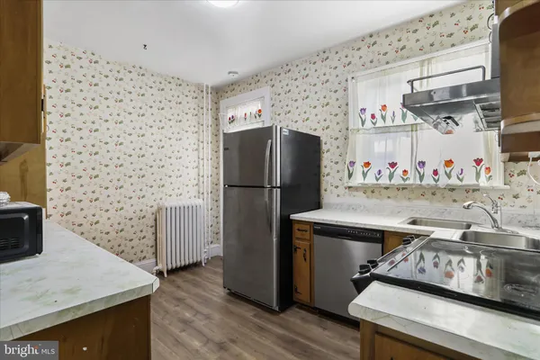 a kitchen with a stove and a refrigerator