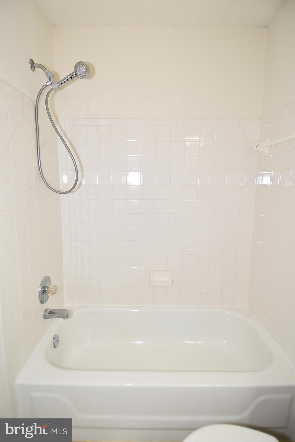 2346 Cold Meadow Way Silver Spring, MD 20906 - Photo 21 of 30 UPPER LEVEL HALL BATHTUB