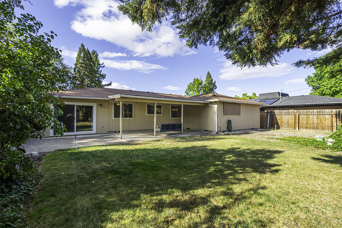25 Donna Way Central Point, OR 97502 - Photo 10 of 21 10