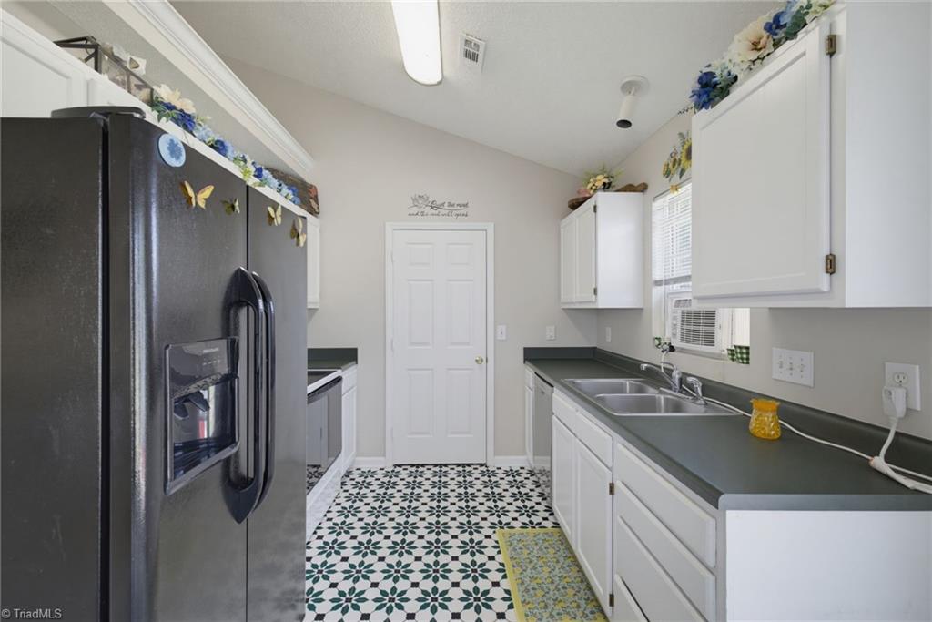 2459 Shadow Valley Road High Point, NC 27265 - Photo 10 of 29