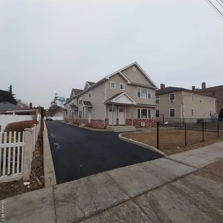 $3,250 | 343 Jackson Street, Unit 5, Hempstead, NY 11550